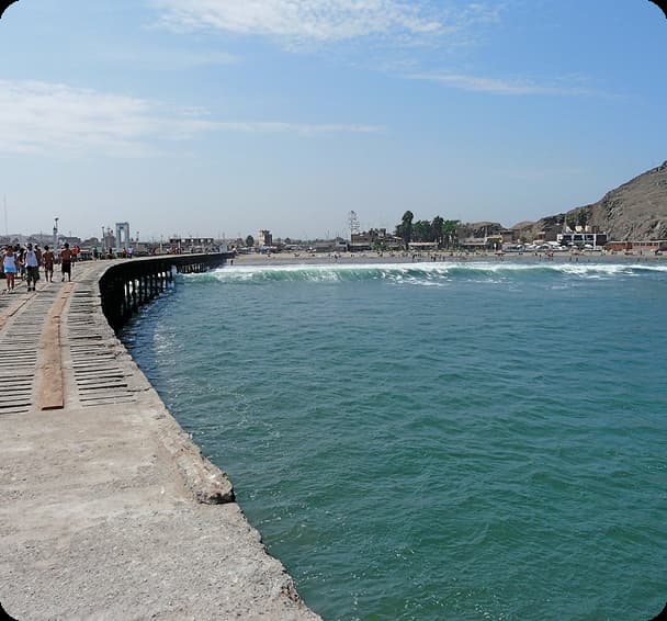 caminata desde bungalows a muelle de cerro azul, dentro de pagina de tarifas